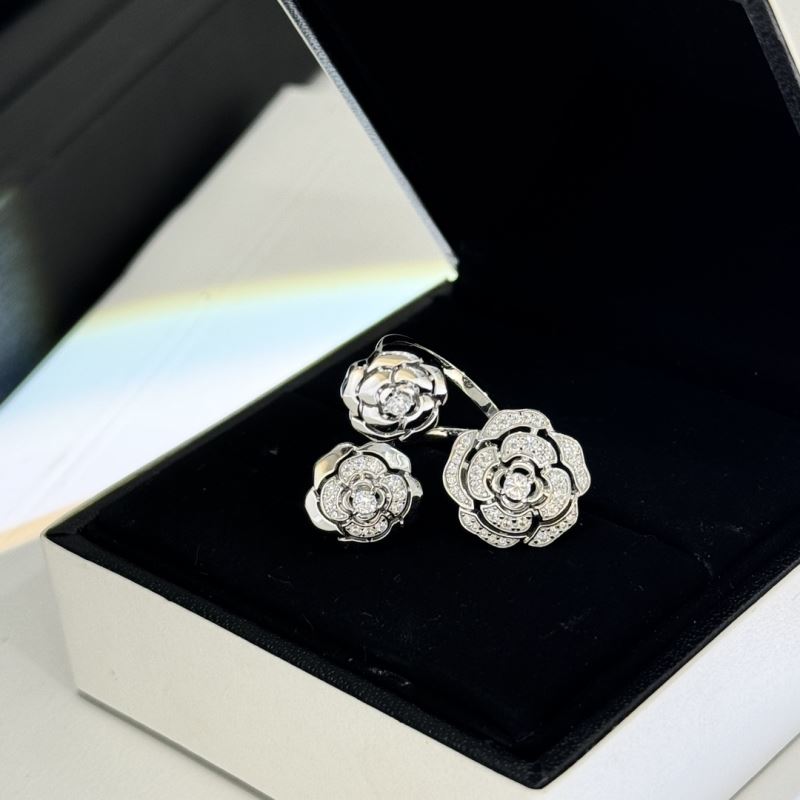 Ch**el rings